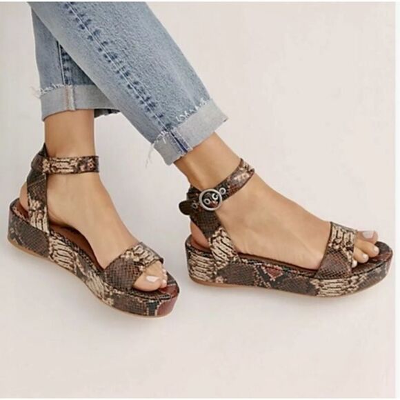 NWOT Free People Sandal size 5.5  Platform Strap - Picture 1 of 7